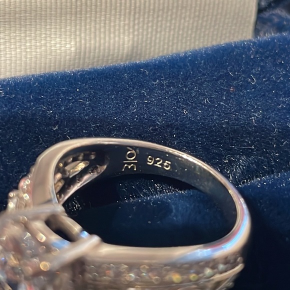 SOLD - Infinite Splendor Ring - Diamonisse; centre stone - 2.5 carats - Picture 5 of 11